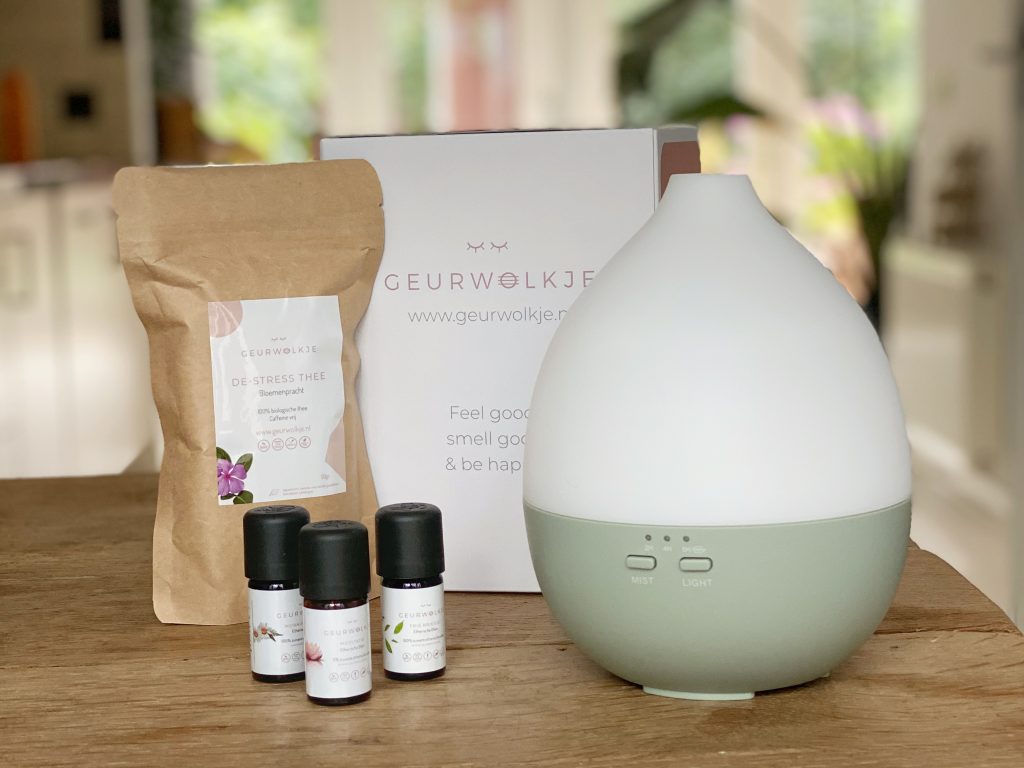 aroma diffuser and oils
