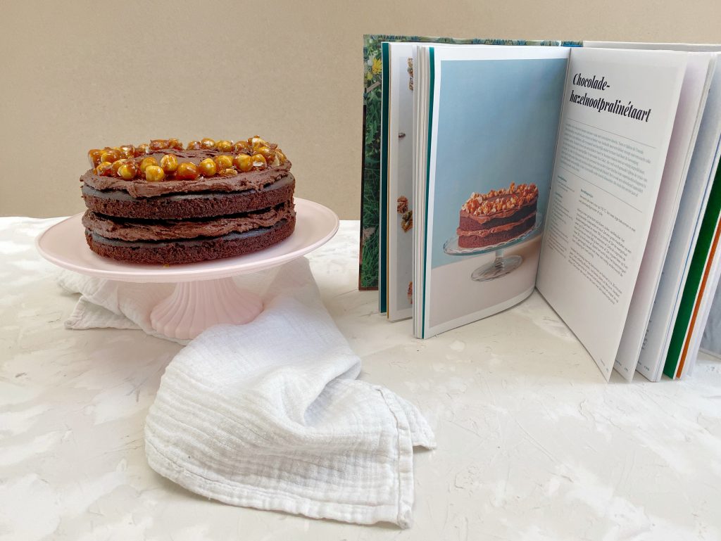 Chocolate cake with hazelnut praline and cookbook